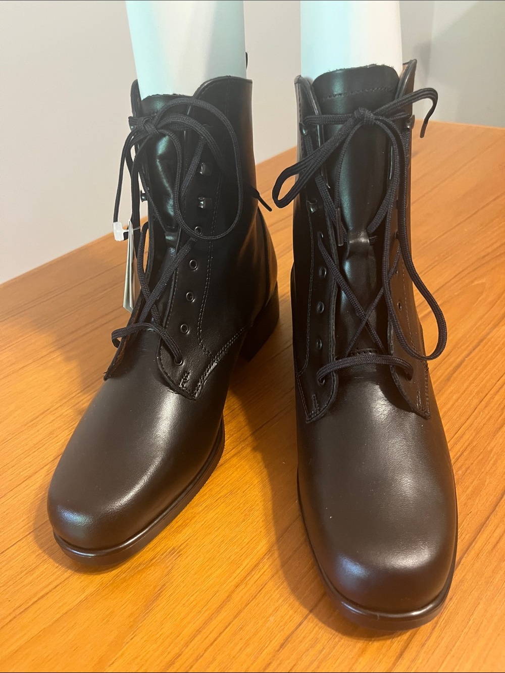 Santana Canada Black Lace-Up Leather Ankle Boots